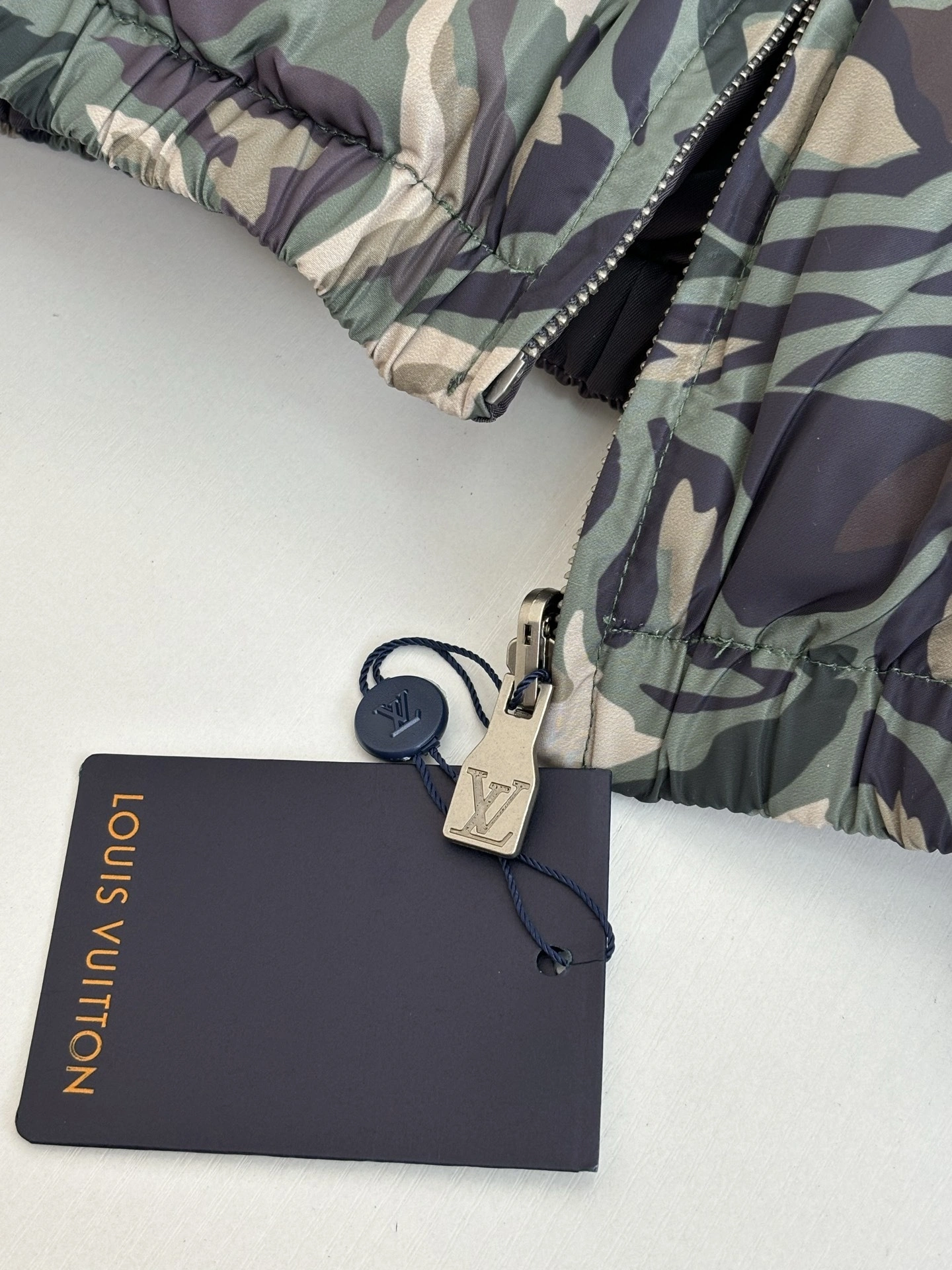 wg.luxury-- 8V reversible item: E-F431J1721